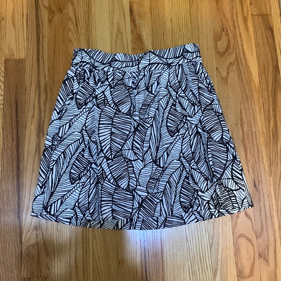 Black and white skirt. XSP - Picture 1 of 2